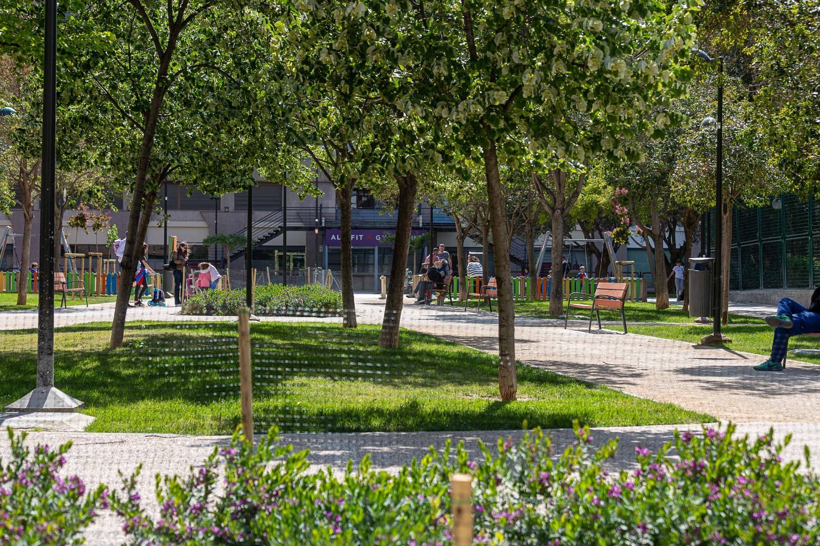 FOTOGALERÍA | Nueva jardinera y accesos en el parque Glorieta del Esperando