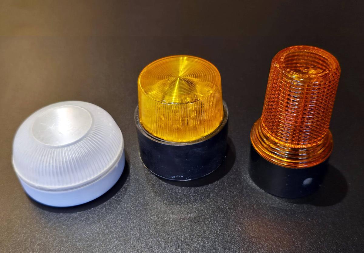 Vigo (Calle Pontevedra). Los inventores exguardias civiles de la baliza o lub de emergencia V16, y fundadores de la empresa de tecnología Netun: Jorge Torre (con camisa) y Jorge Juan Costas (con jersey).