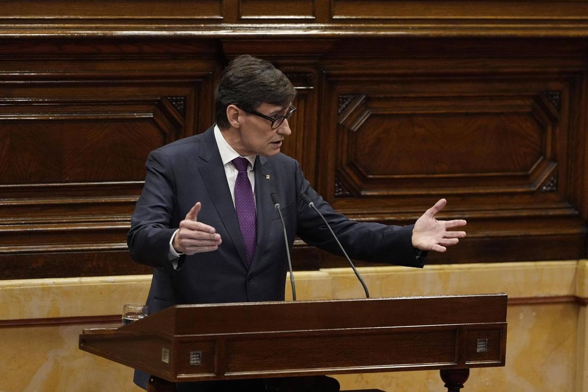 Barcelona 25/03/2025 Pleno del Parlament de Catalunya para debatir sobre Rodalies En la foto, Salvador Illa Fotografía de Ferran Nadeu
