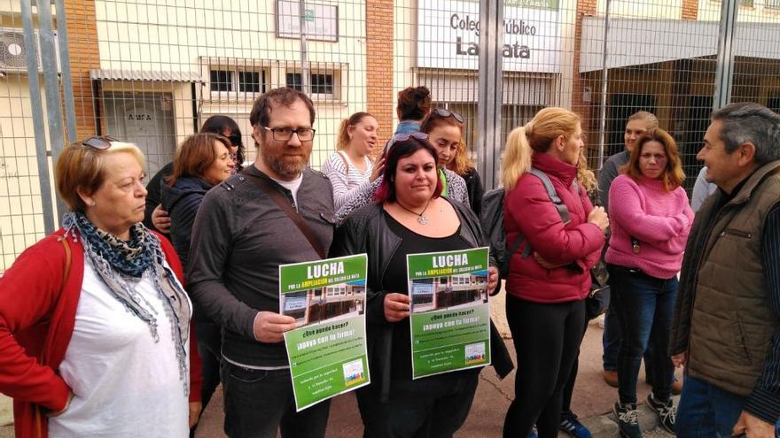 Algunos integrantes de la asociación de padres y madres del colegio La Mata en Cártama.