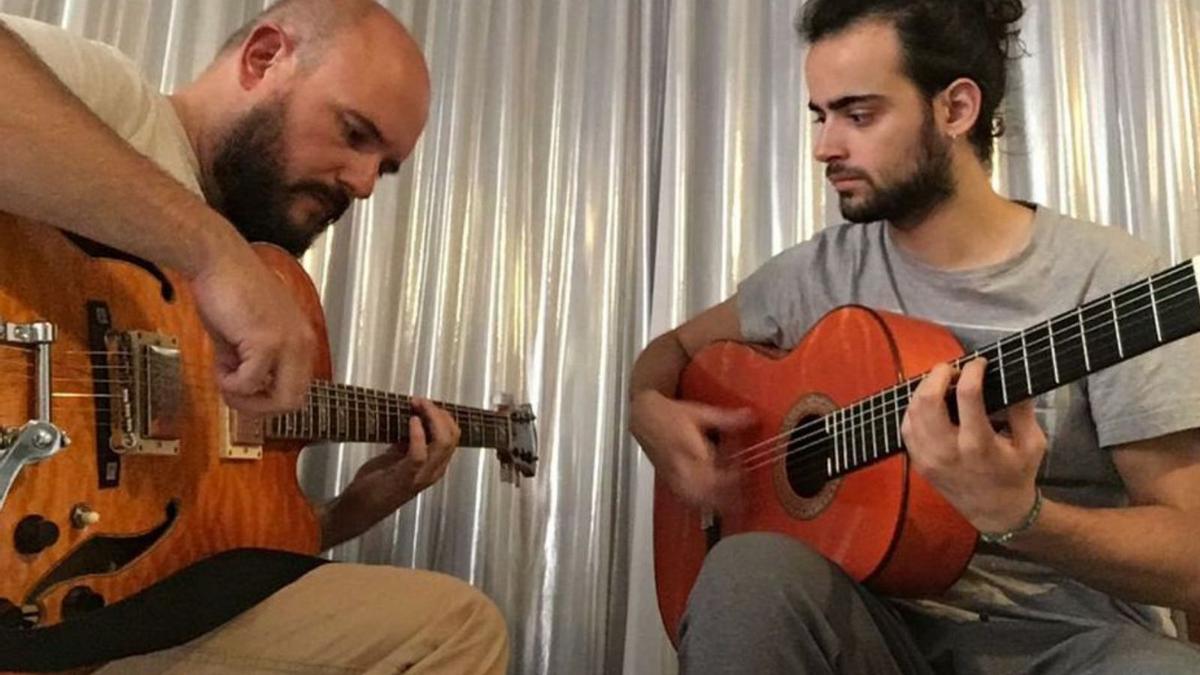 El Niño de Elche con Sergio Portales en un ensayo. | Cedida