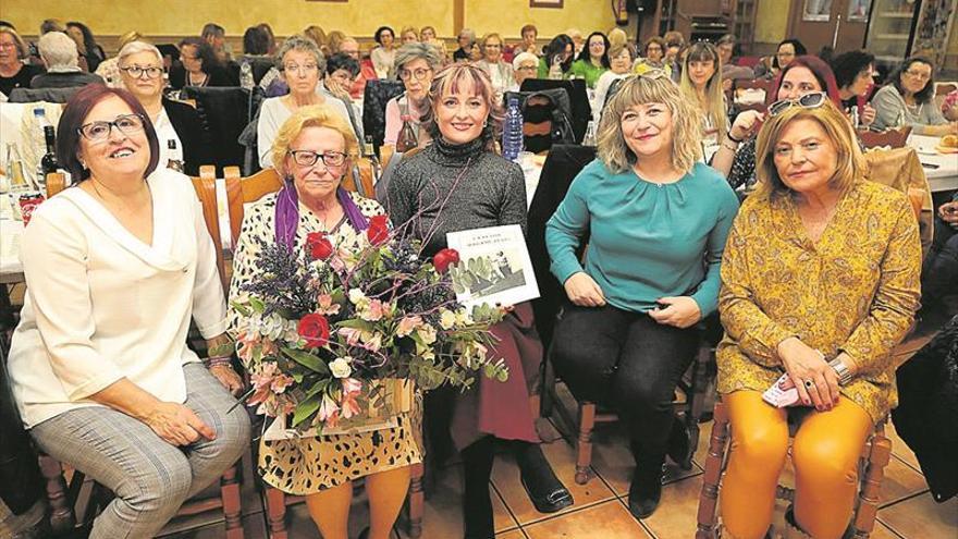 La asociación 8 de marzo homenajea a Carmen Peris