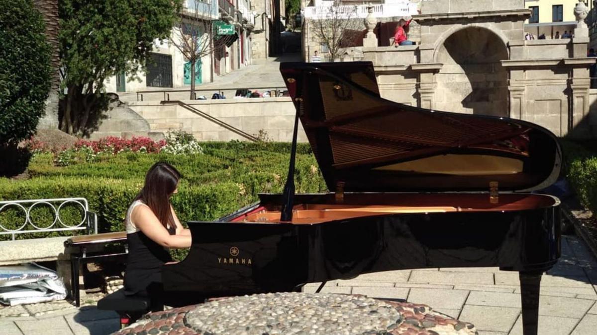 A pianista Ana Belén Rodríguez García tocará mañá na Praza Arquitecto Antonio Palacios.   | // D.P.