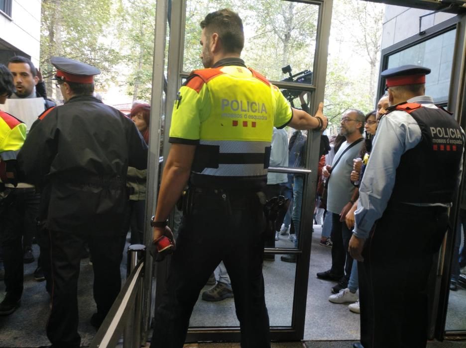 Tensió als jutjats de Girona quan més de 100 persones s'han volgut «autoinculpar»