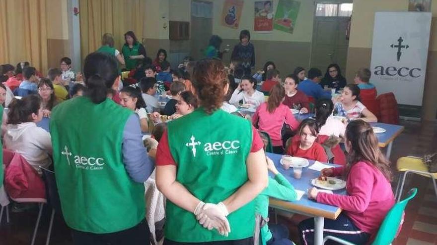 Uno de los desayunos saludables en un colegio.