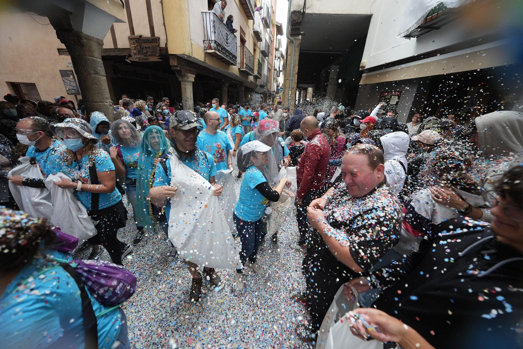 Búscate en el desfile de carrozas y disfraces de l'Anunci de Morella