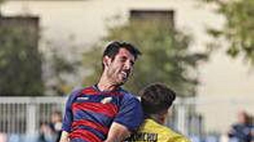 David Garcia salta durant el Llagostera-Barça B.