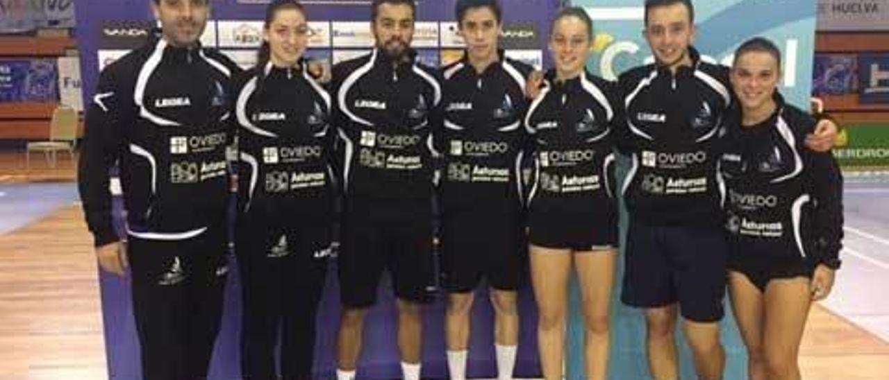 Los componentes del Oviedo Bádminton.