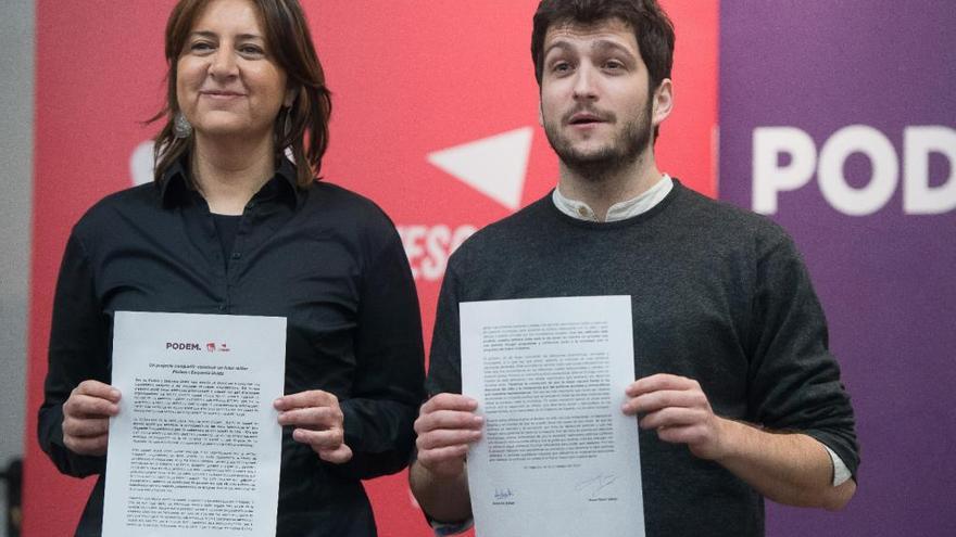 Rosa Pérez Garijo y Antonio Estañ en la firma del preacuerdo.