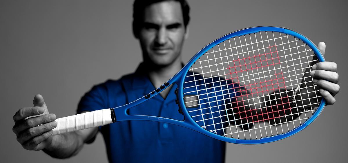 La raqueta Wilson, una de las raquetas más vendidas del mercado, en manos de Roger Federer