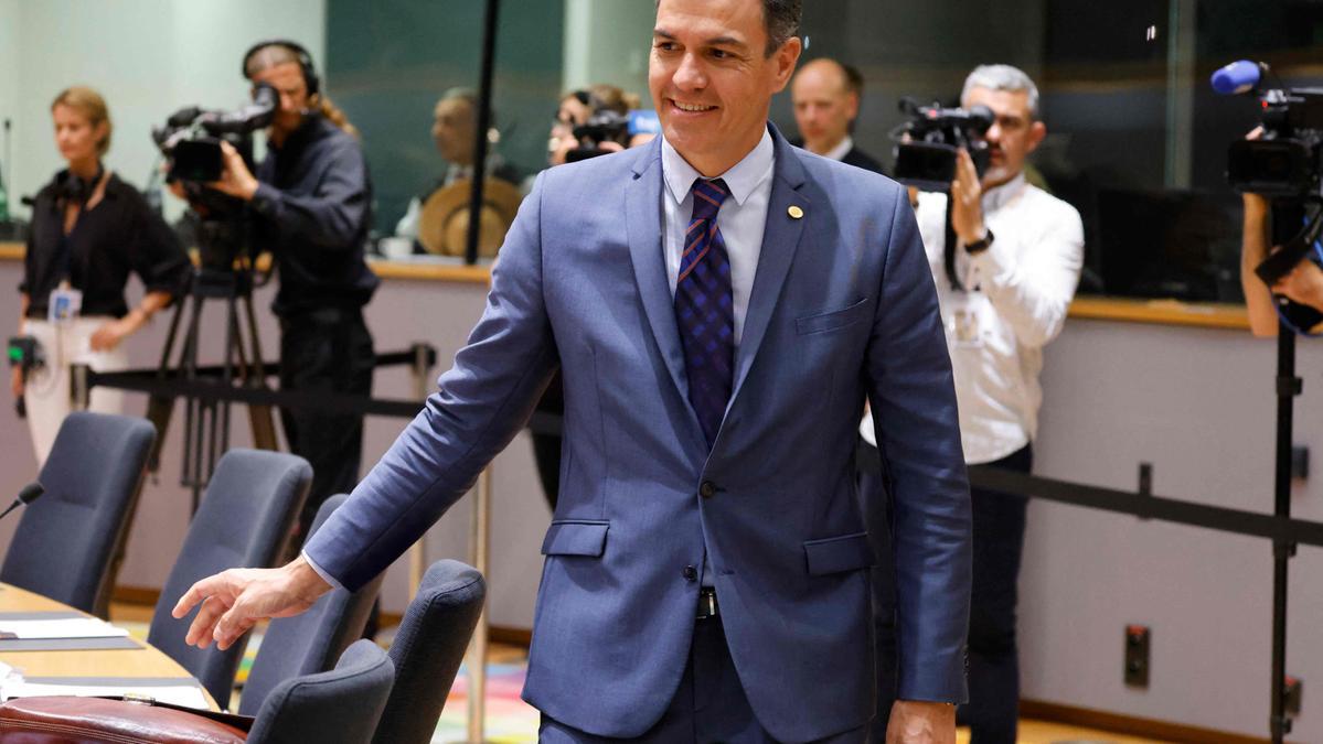 Pedro Sánchez  llega llega a la sesión de trabajo durante la reunión de líderes de la UE y los Balcanes Occidentales en Bruselas.