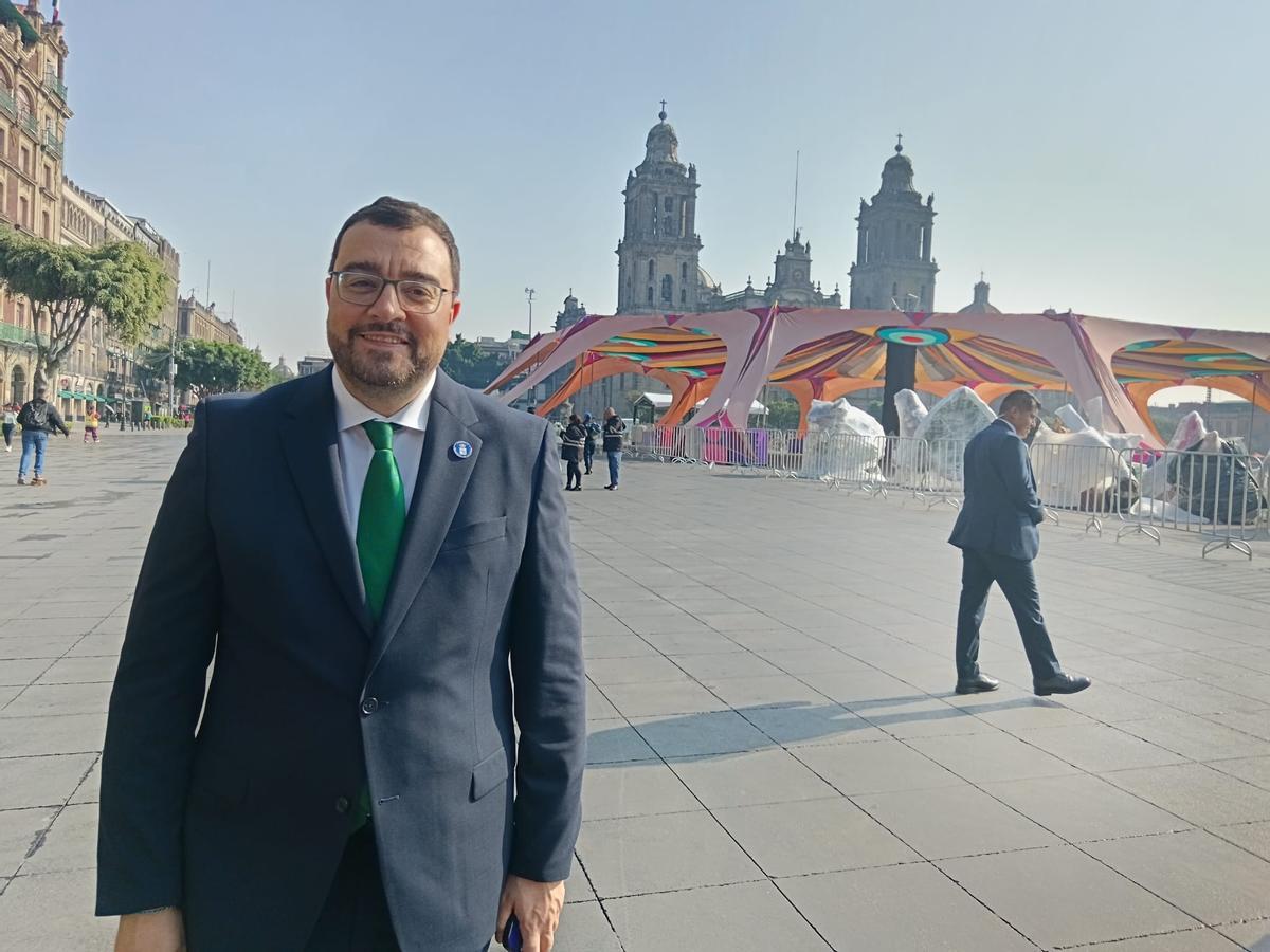 Adrián Barbón, este jueves, en la plaza del Zócalo de Ciudad de México