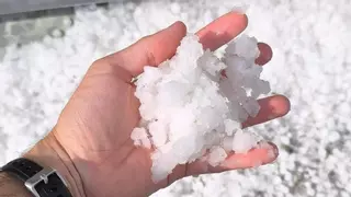Una fuerte tormenta llena de granizo varios campos de Teruel