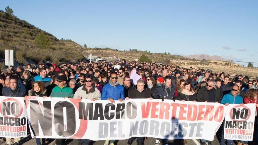 Imagen de una de las protestas de los vecinos contra la instalación del vertedero.