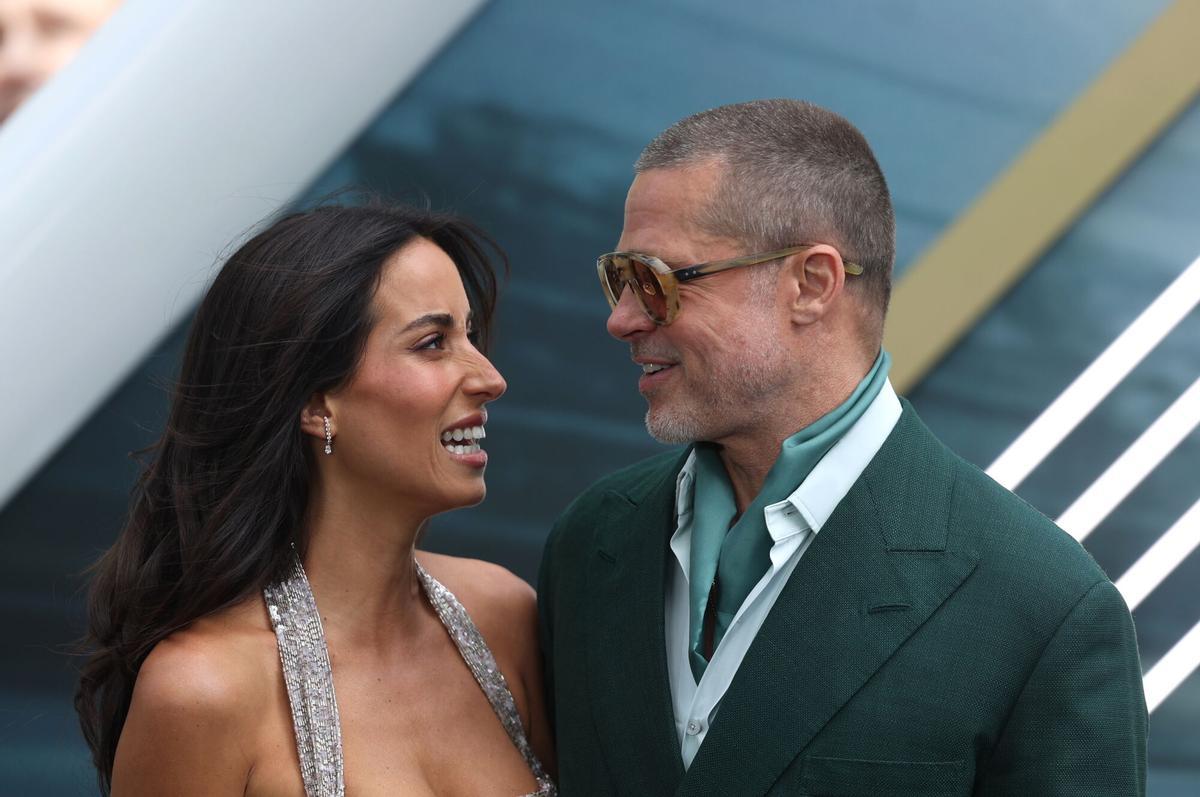 LONDON (United Kingdom), 23/06/2025.- US actor and cast member Brad Pitt (R) and Ines de Ramon (L) attend the European premiere of 'F1 The Movie' at Cineworld in Leicester Square in London, Britain, 23 June 2025. (Cine, Reino Unido, Londres) EFE/EPA/NEIL HALL