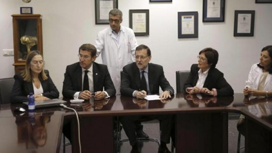 Rajoy visita el lugar del accidente y a los heridos