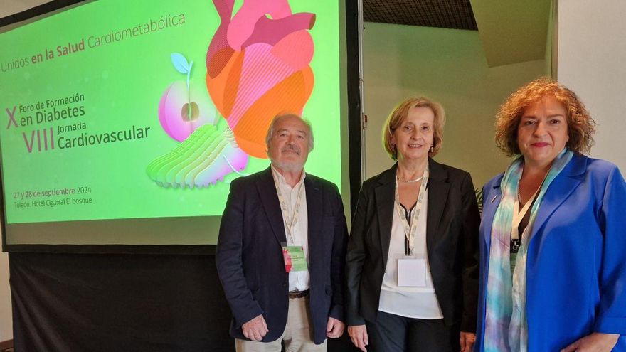 La doctora gallega Pilar Rodríguez Ledo (centro), presidenta de la SEMG, durante el X Foro en Diabetes.