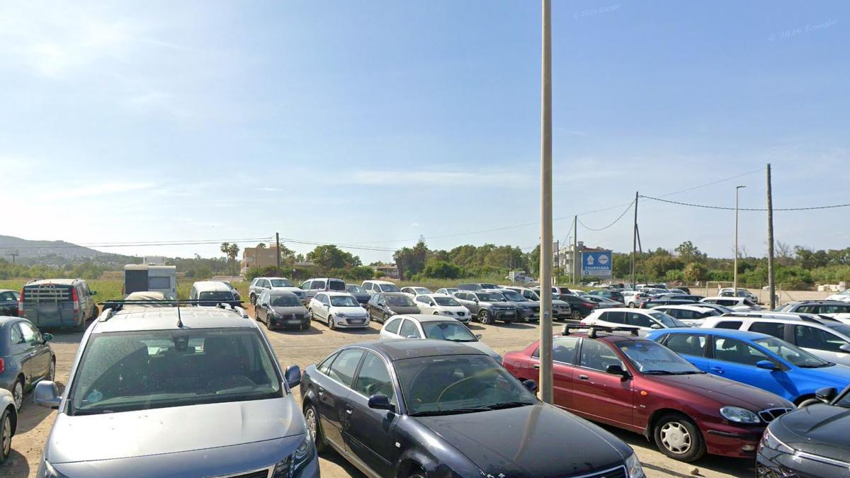 El nuevo aparcamiento junto a La Cizaña supondrá el vallado y adecuación de la parcela.