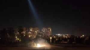 Foco disuasorio del helicóptero de la Policía Nacional durante la Nit del Foc, en la Rosaleda de Monteolivete.