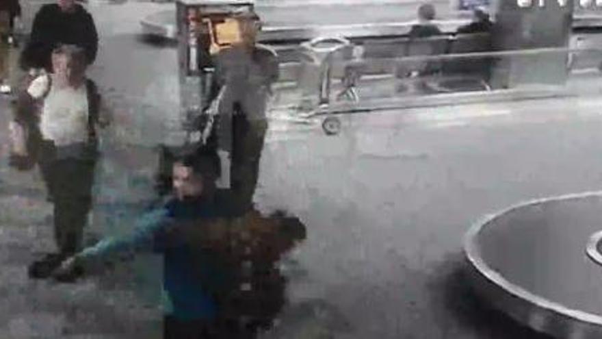 VÍDEO: Una càmera de seguretat va captar l&#039;inici de l&#039;atac a l&#039;aeroport de Florida