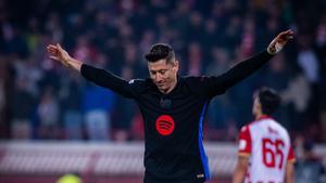 Lewandowski celebra su primer gol en Belgrado al Estrella Roja.