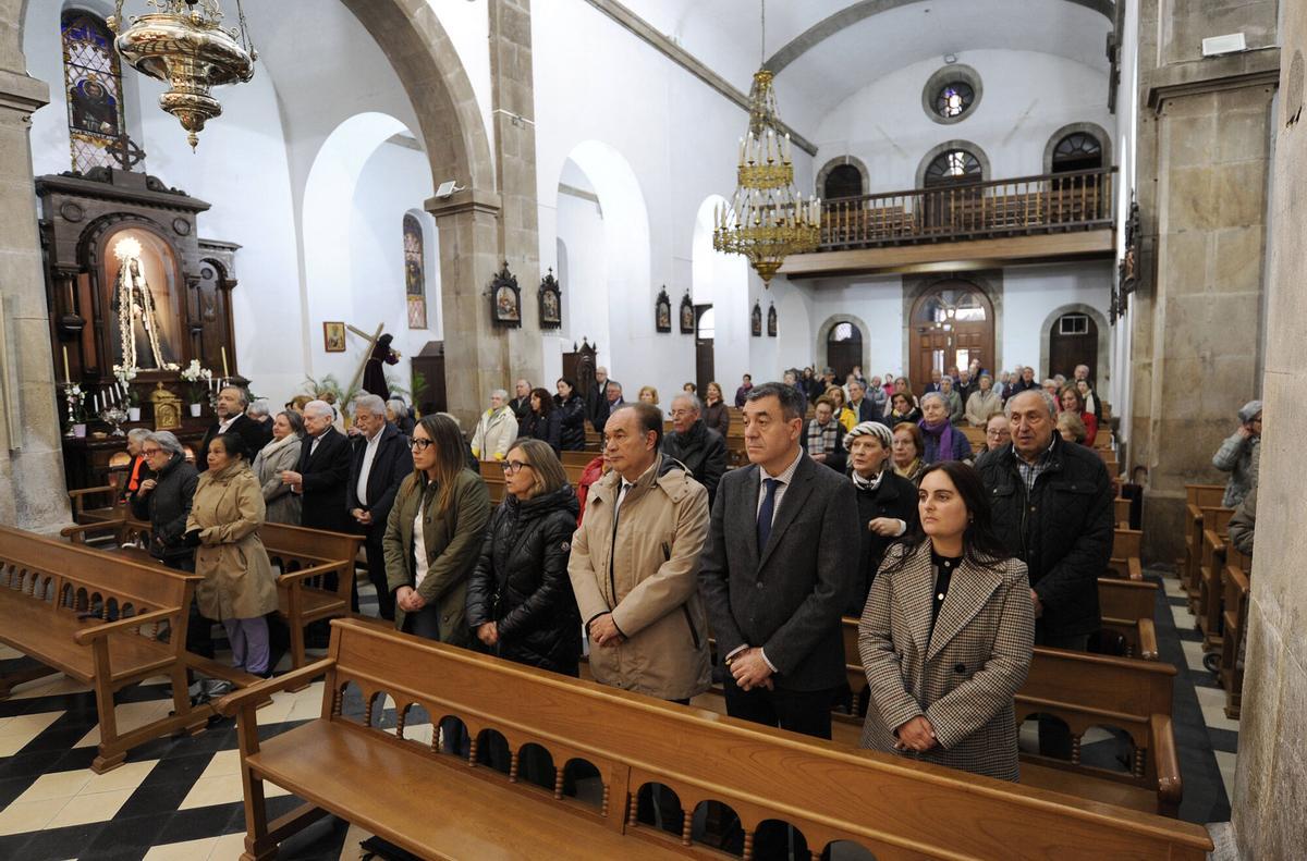 Misa en la iglesia de As Dores.