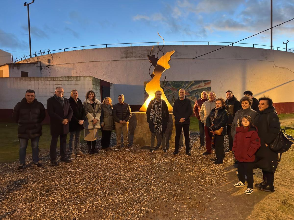 Inauguración de la estatua de Xema Teno en homenaje a la Candelaria en Dos Torres.