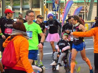 Unas 300.000 personas se lanzan a la calle para seguir el maratón de Barcelona