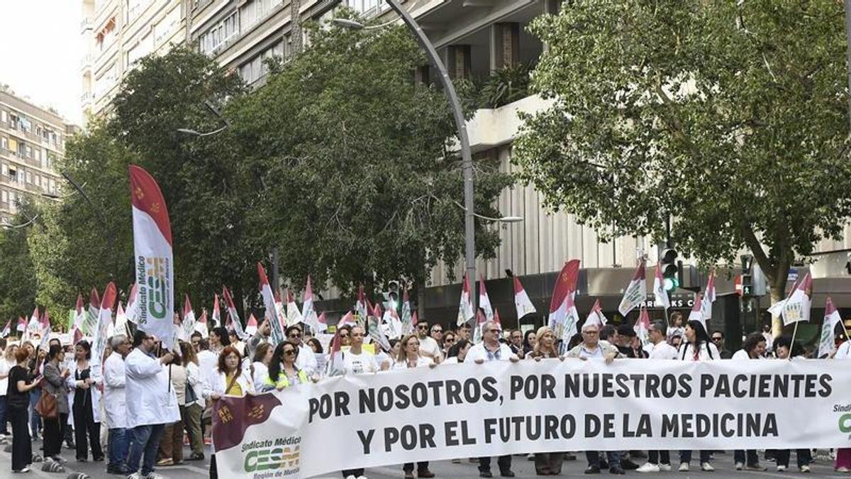 Protesta de médicos contra el Estatuto Marco en Murcia