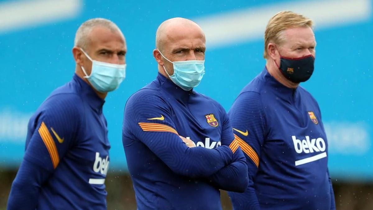 Schreuder, en el centro de la imagen, junto a Koeman y Larsson