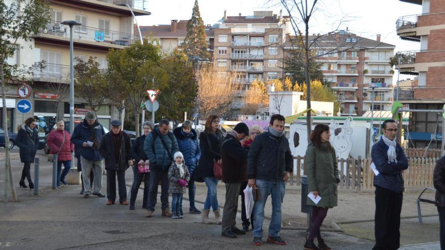 Berga inicia la jornada electoral amb cues de votants a Hisenda