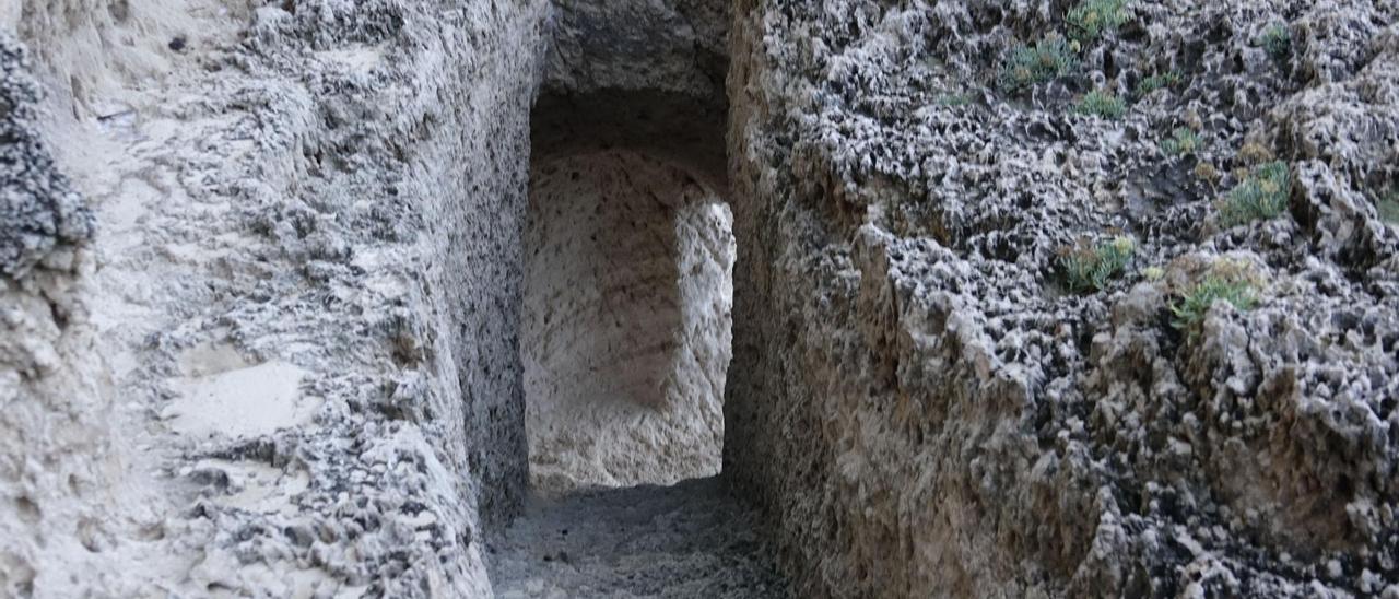 In El Toro in Calvià wurde ein drei Meter langer Tunnel durch den Felsen gebohrt.
