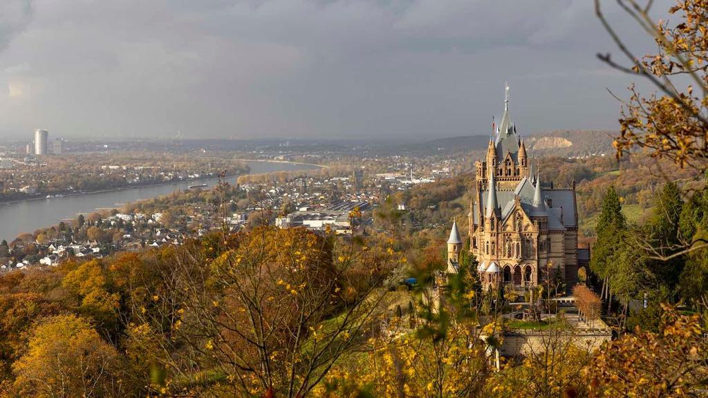 Schloss Drachenburg palace in Siebengebirge region in bright autumn sunshine Rin Romántico