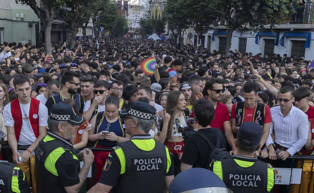 La fiesta estalla en Elda con el pasodoble "Idella"