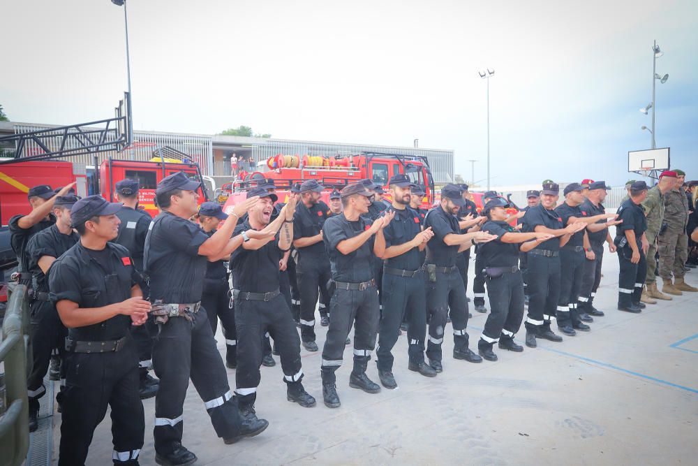 Orihuela despide a la UME entre vítores y aplausos