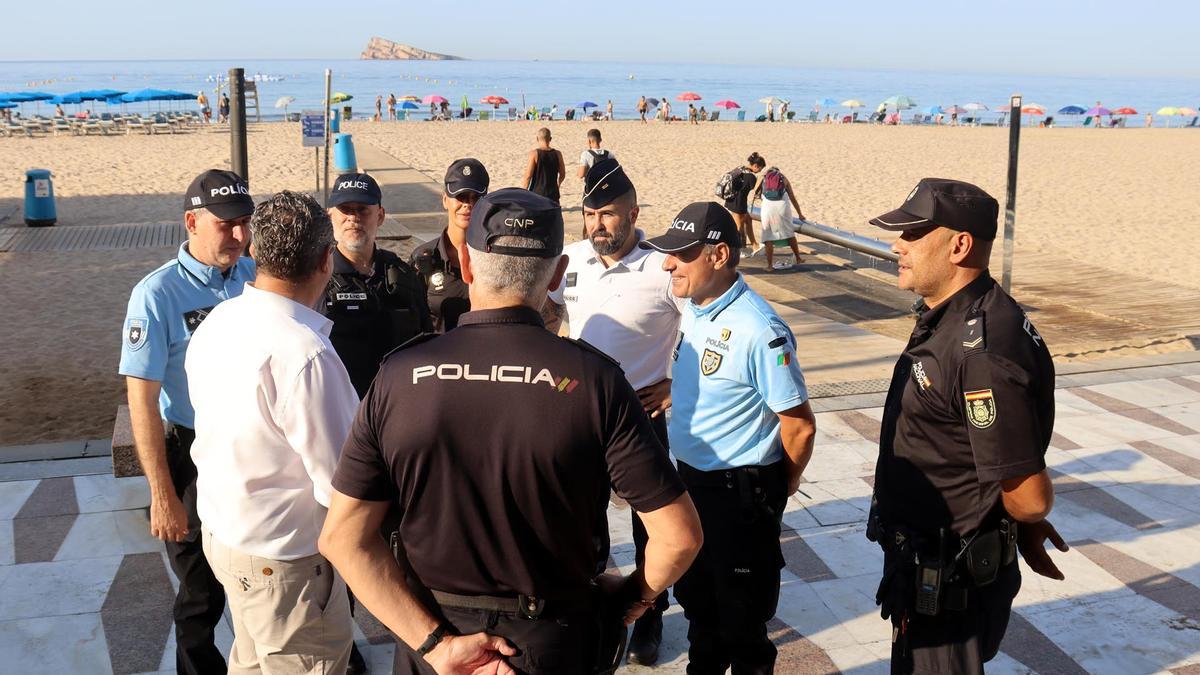 Agentes de la policía de Francia y Portugal se unen a la vigilancia en Benidorm.