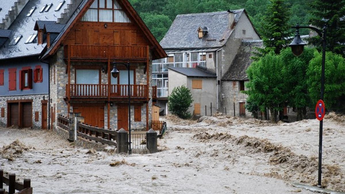 Imagen de las inundaciones en Arties, en el Vall d'Aran, este martes.