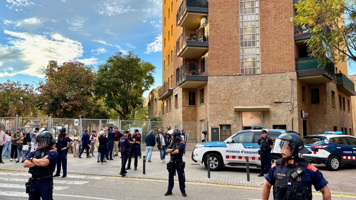 Concentraciones convocadas por Vox y Arran colisionan en Sabadell por las clases extraescolares de árabe en escuelas públicas