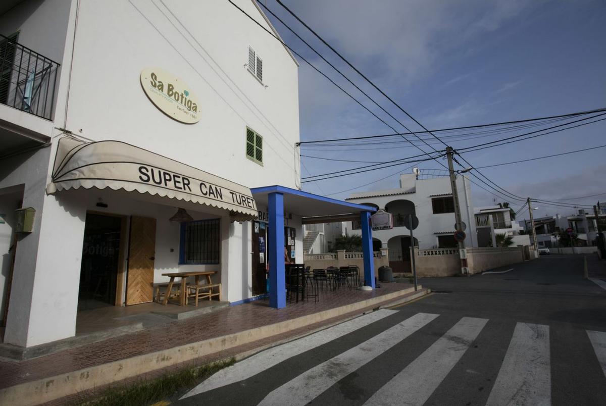 Una de las cámaras frigoríficas del interior de la tienda. | VICENT MARÍ