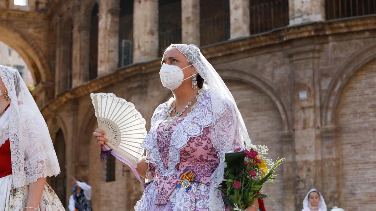 Búscate en el segundo día de Ofrenda por las calles del Mar y Avellanas (entre las 10:00 y 11:00 horas)