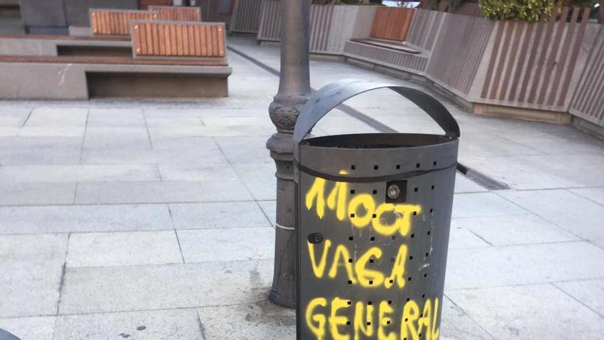 Pintades a la plaça del Call i el carrer Major