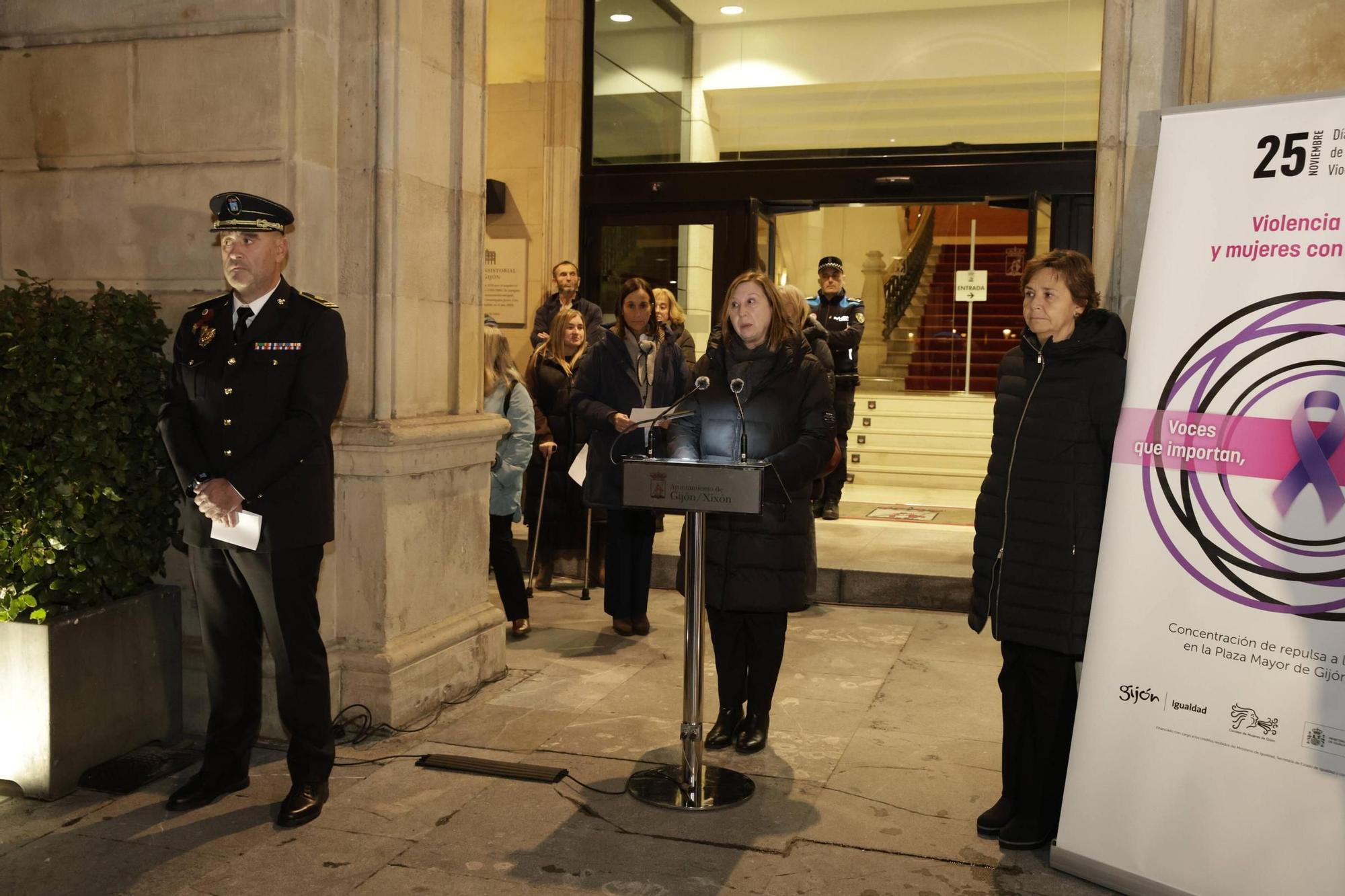 La concentración por el 25N en Gijón, en imágenes