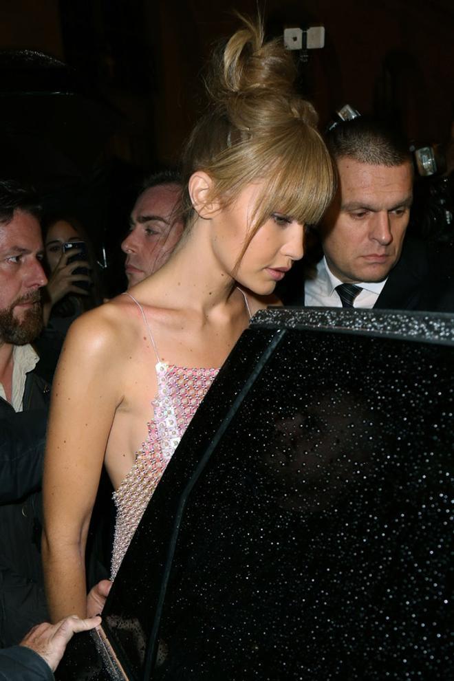Gigi Hadid, con flequillo postizo
