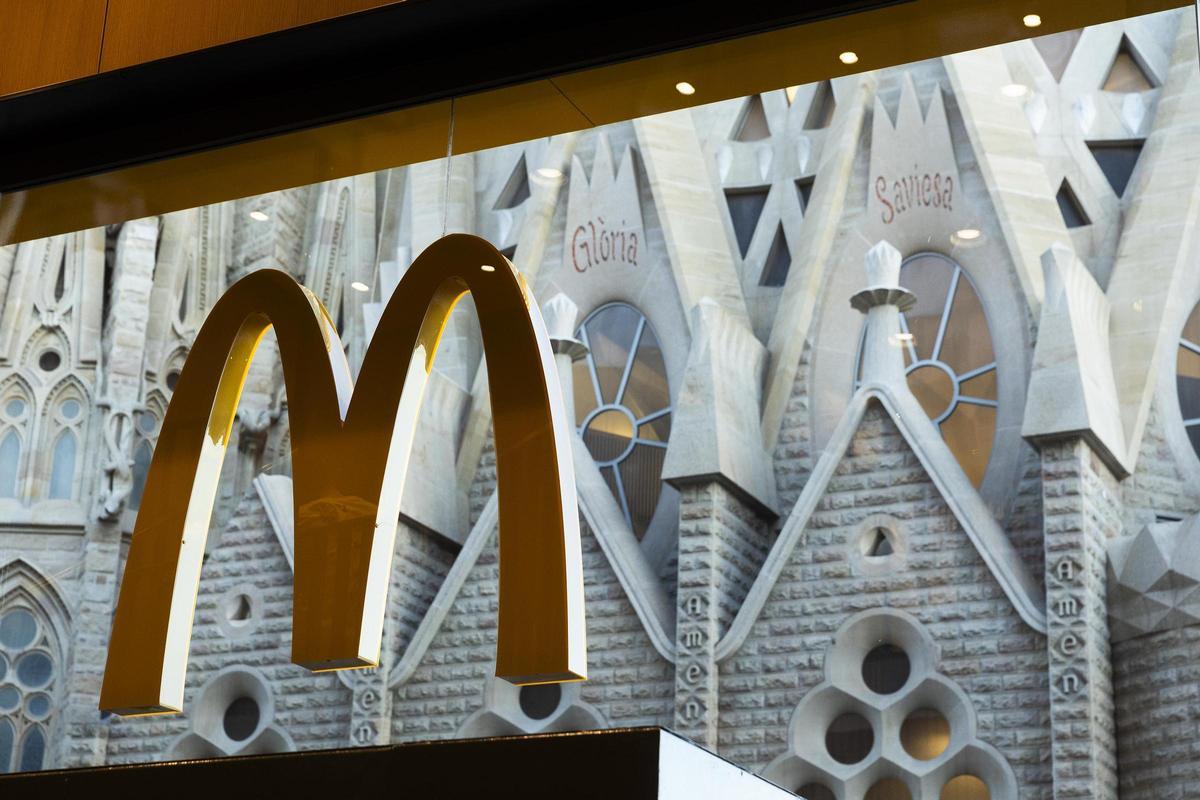 Clientes en el McDonald's de Sagrada Família.