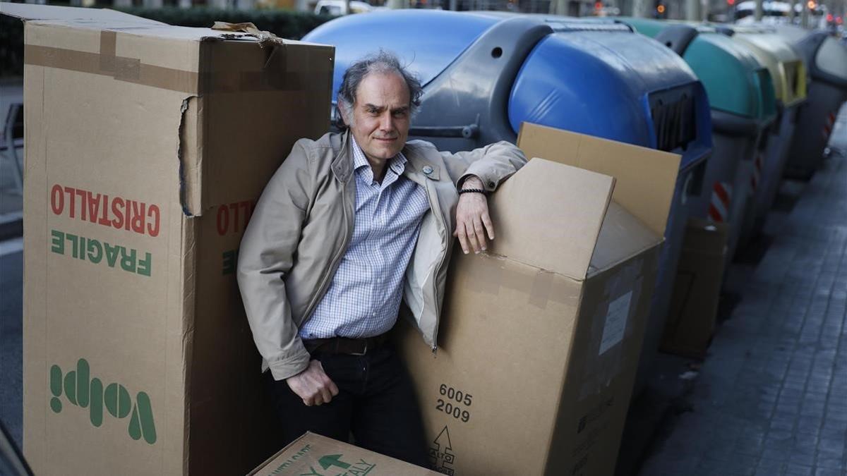 Javier Pérez Andújar, en plena calle barcelonesa.