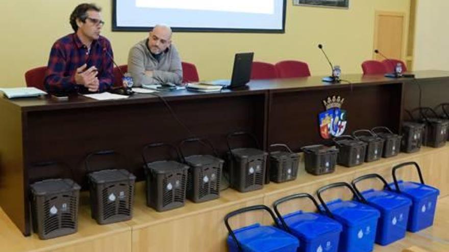 El concejal Martínez y el técnico Sánchez durante el encuentro.