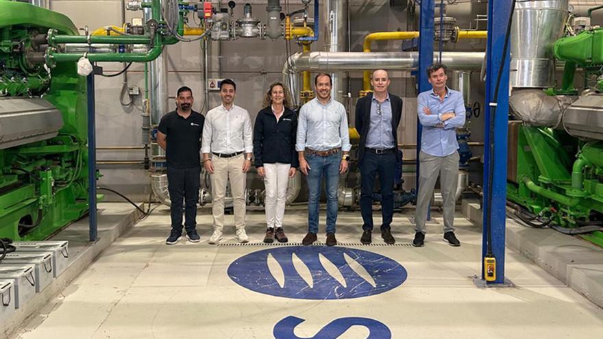 El Consejero de Energía de Canarias, Mariano H. Zapata, visita la planta energética de SAMPOL en el Parc BIT
