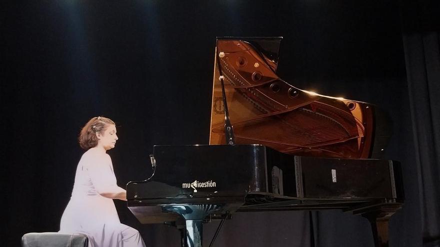 Carmen Yepes triunfa en los "Atardeceres Musicales de Villaviciosa", que ofrecen nuevo concierto el 1 de agosto