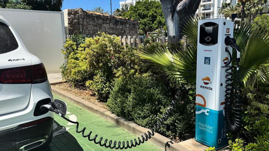 Marina Ibiza instala nuevos puntos de recarga eléctrica para vehículos