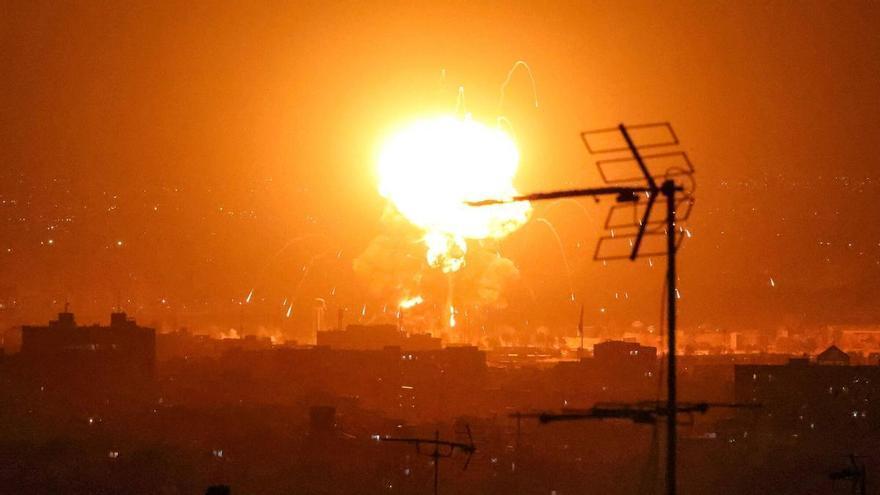 Estados Unidos bombardea refinerías e infraestructuras de Irán